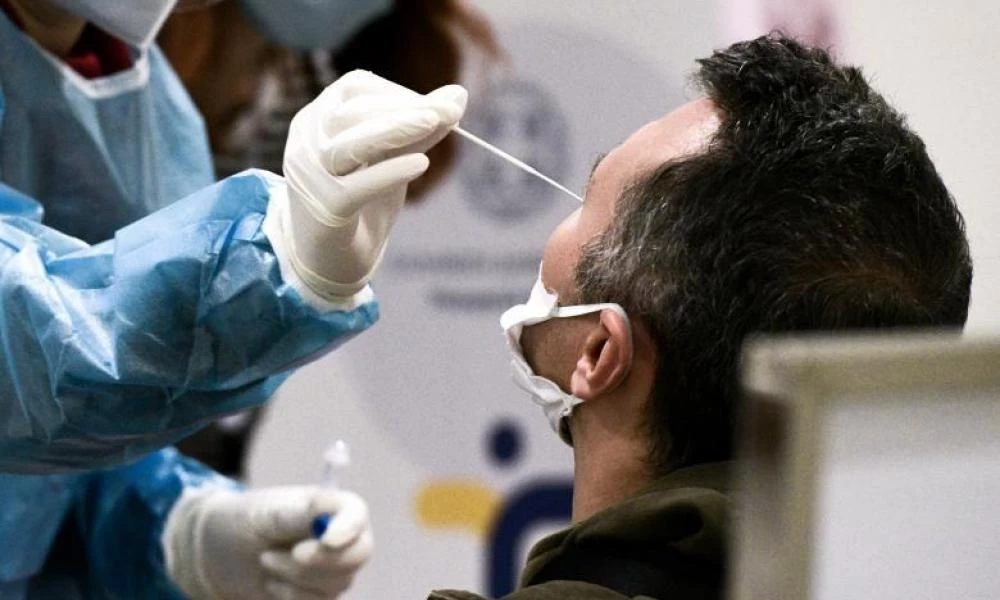 Φαρμακοποιός καταγγέλει χρηματισμό για "μαϊμού" ράπιντ τεστ